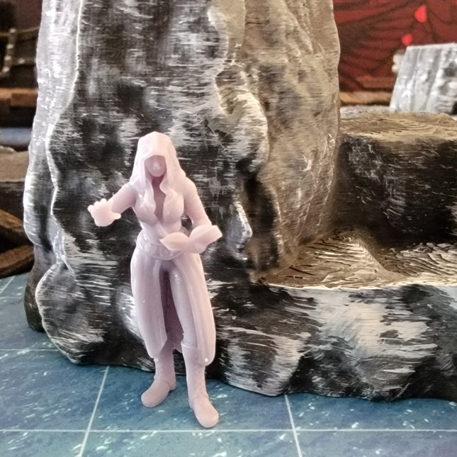 Female Caster - Sorcerer - Wizard - Witch - 1 Figure